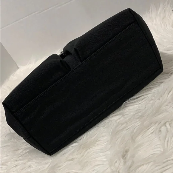 GUCCI  Black Hand Bag 2 zip Front Pockets Magnetic Top Closure - Picture 10 of 13